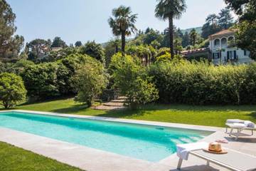 Location de vacances pour 16 personnes, avec balcon ainsi que jardin et vue sur le lac dans Baveno