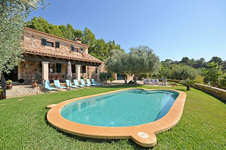 Ferienhaus für 6 Personen, mit Terrasse und Garten in Sineu