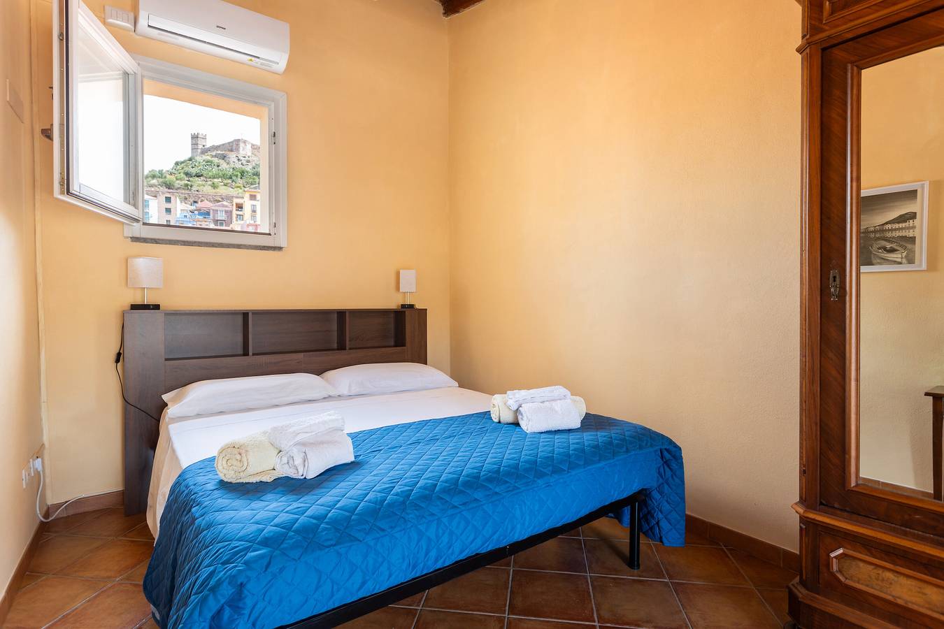 Entire apartment, Apartment 'L'attico Sul Fiume' with Private Terrace, Wi-Fi and Air Conditioning in Bosa, Planargia