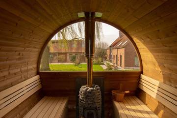 Location de vacances pour 16 personnes, avec piscine et jardin ainsi que sauna et jacuzzi, adapté aux familles à Ellezelles