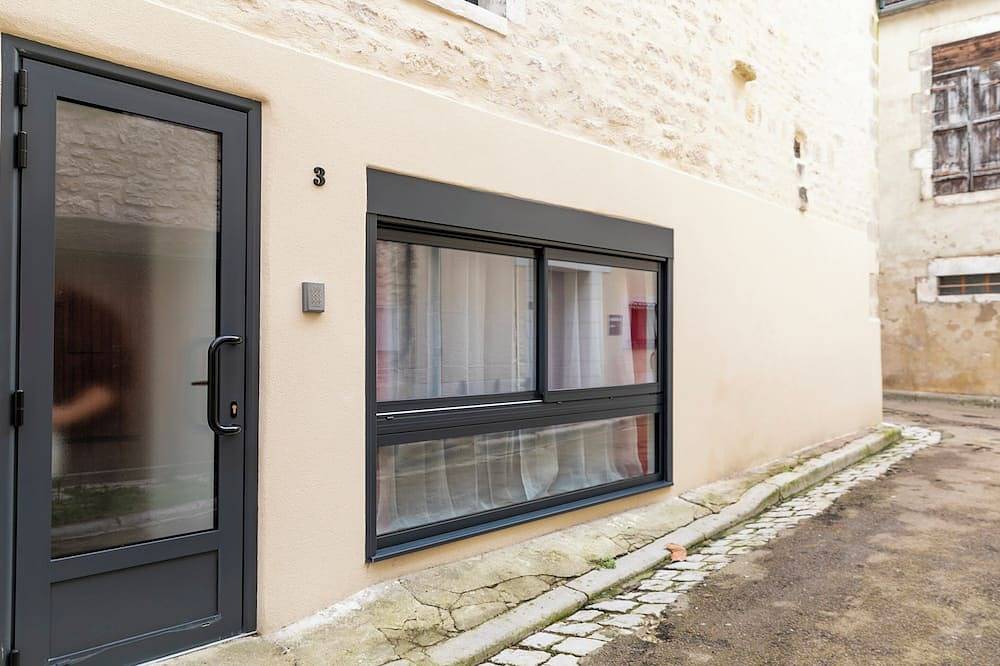 Ganze Wohnung, A cocoon of relaxation in the heart of the vineyards and the most beautiful market in Burgundy. in Chablis, Auxerre und Umgebung