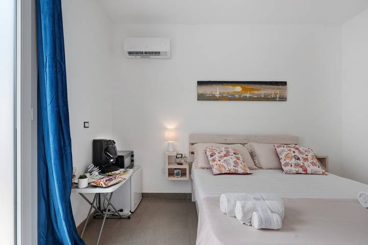 Holiday Home 'Romantic Suite' with Shared Garden, Wi-Fi and Air Conditioning in Orange Sun, Porto Cesareo