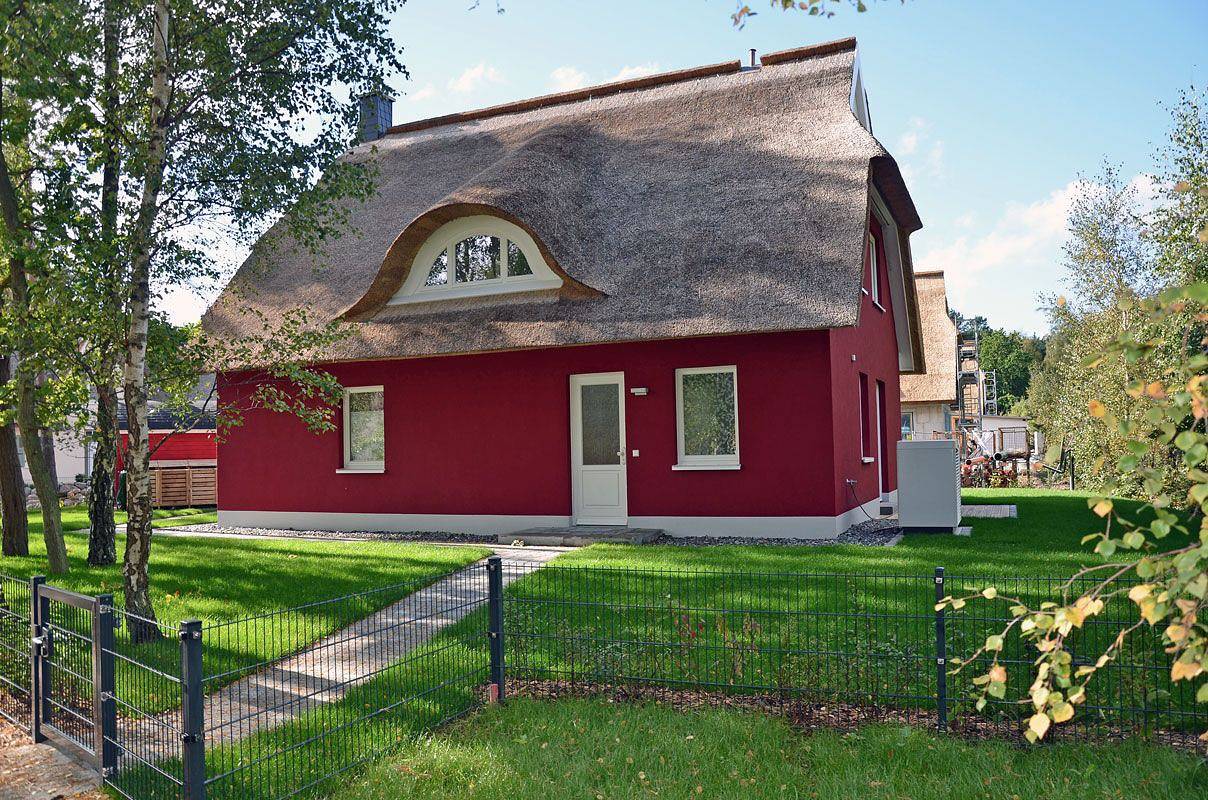 Ferienhaus mit Kamin und Sauna, ca. 300m zum Sandstrand, Haustiere willkommen in Ostseebad Glowe, Glowe