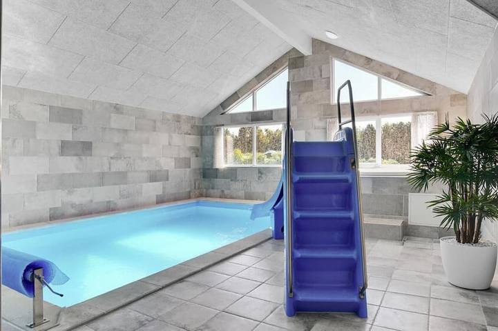 Ferienhaus für 18 Personen, mit Sauna und Garten sowie Terrasse, mit Haustier