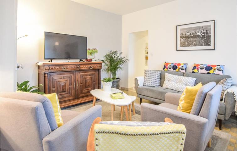 106 qm Wohnung mit Parkplatz, TV, Internet und Flussblick in Anctoville, Bayeux und Umgebung