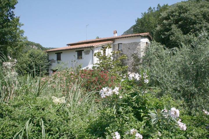 Agriturismo per 4 persone, con Terrazza e Giardino nonché Panorama in Valnerina