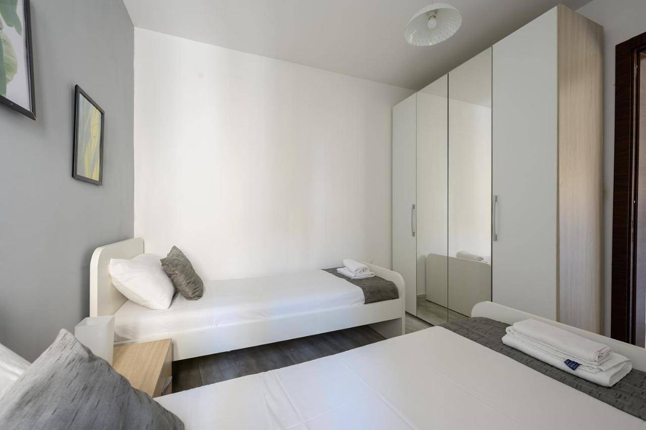 Appartement de vacances entier, F3 Room 2, Private Room two single beds shared bathroom in Msida, Île de Malte