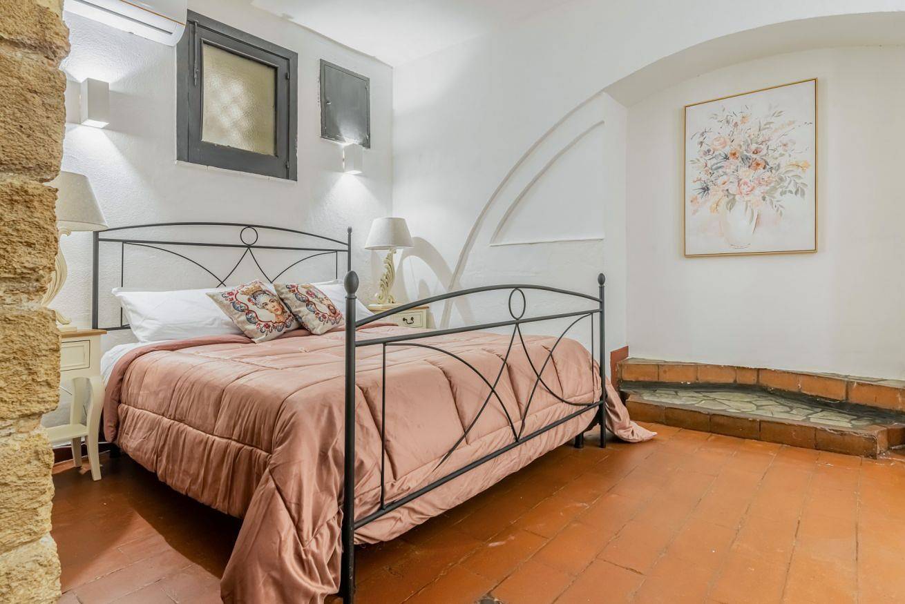 Entire apartment, Ballarò's Arches - Cortile Scimeca Apartment in Palermo, Palermo Province