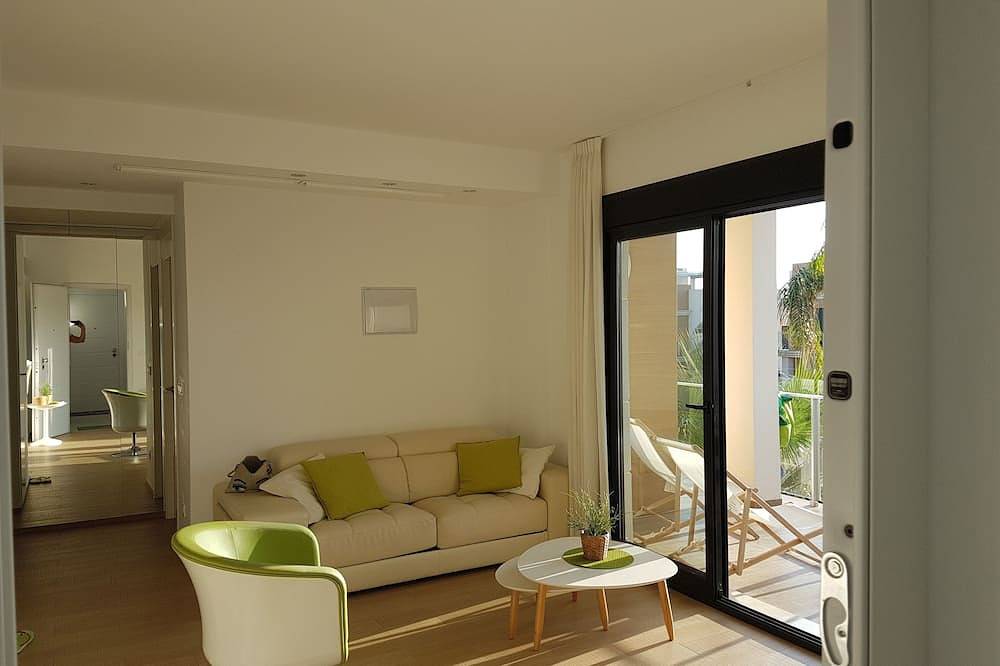 Ganze Wohnung, Moderne 2-Zimmer-Wohnung mit Pool 800 vom Strand entfernt in La Zenia, Orihuela