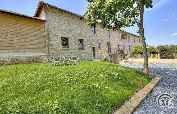 Gîte pour 6 personnes, avec Balcon ainsi que Jardin et Vue à Ambérieux
