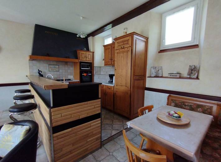 Gîte pour 8 personnes, avec terrasse et jardin, animaux acceptés à Albepierre-Bredons - 4