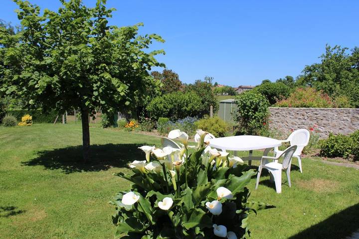 Le Merle in Oradour-sur-Glane, Rochechouart und Umgebung