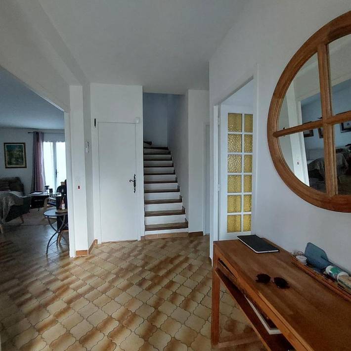 Location de vacances pour 10 personnes, avec vue et jardin ainsi que piscine et terrasse, animaux acceptés à Dauphin (homonymie) - 4