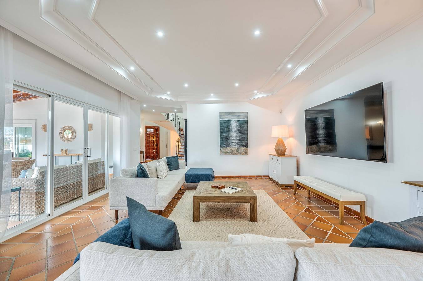 Villa 'Hakuna Matata' with Sea View, Wi-Fi and Air Conditioning in Las Chapas, Marbella