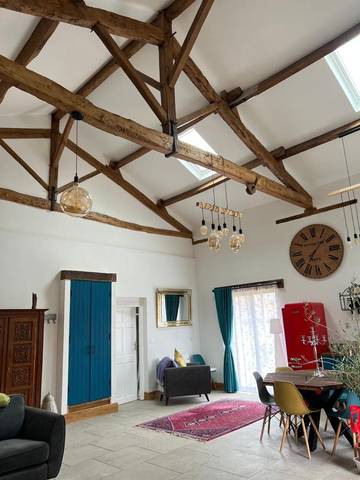 Gîte pour 4 personnes, avec piscine ainsi que vue et jardin à Queaux