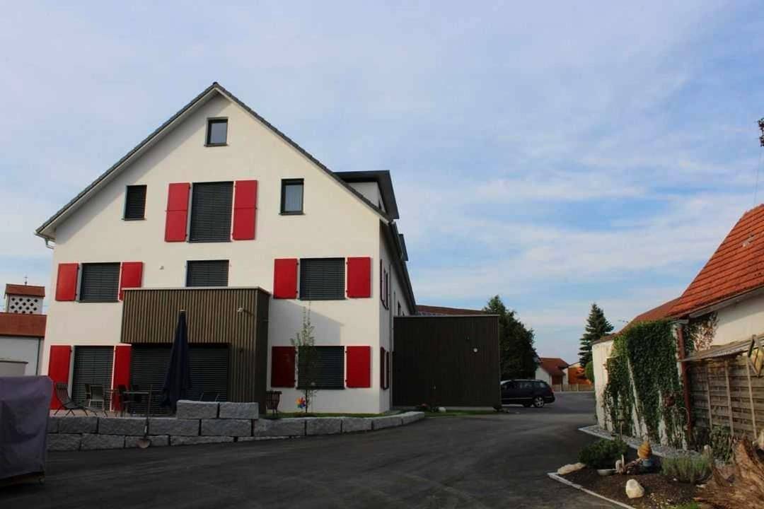 Ganze Wohnung, Apartment with Balcony in Bad Schussenried, Landkreis Biberach