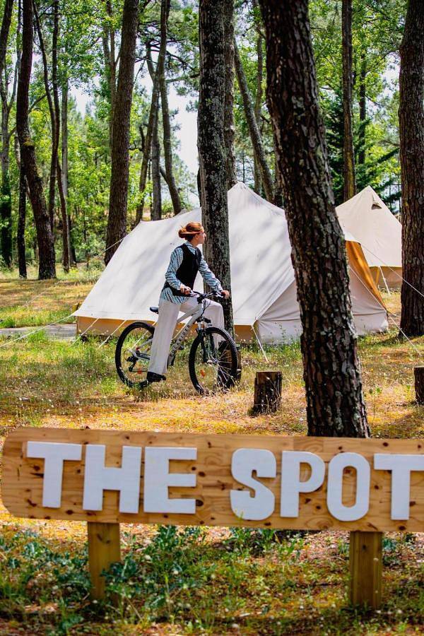 Tente pour 2 personnes, avec terrasse, animaux acceptés