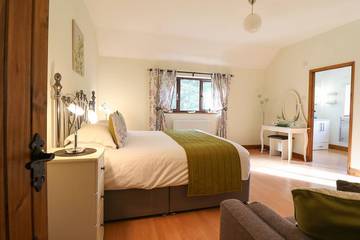 Cottage for 15 People in Powys, Mid-Wales, Photo 1
