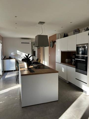 Gîte pour 4 personnes, avec jardin à Nans-les-Pins