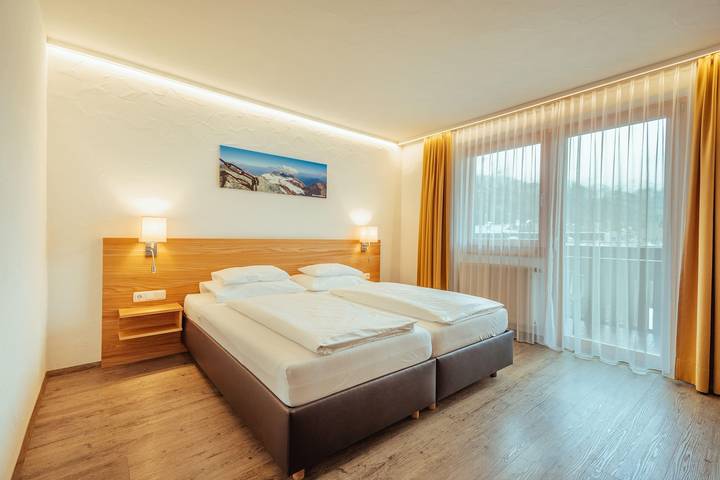 Hotel für 3 Personen, mit Balkon und Terrasse sowie Garten und Sauna in Sillian - 4