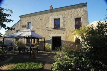 Gîte pour 8 personnes, avec jardin et terrasse à Souzay-Champigny