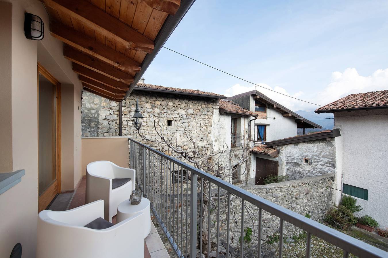 Entire apartment, Holiday Apartment "Gelsomino" with Balcony & Wi-Fi in Esmate (Solto Collina), Comune di Solto Collina