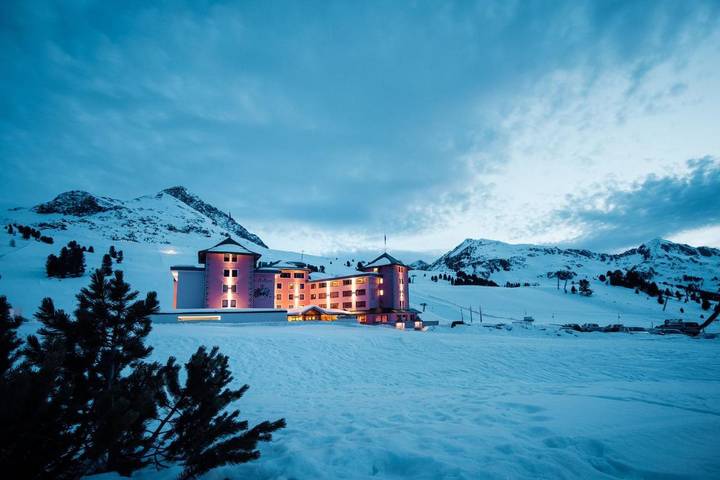 Hotel für 2 Personen, mit Terrasse und Pool sowie Sauna und Ausblick in Kühtai