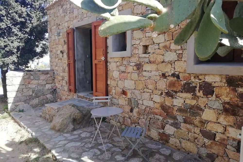 Maisonette T2, totally independent, 4kms from Ile Rousse and its beaches in Monticello, Calvi und Umgebung