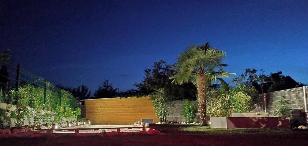Chambre d’hôte pour 2 personnes, avec sauna et jardin ainsi que terrasse et jacuzzi