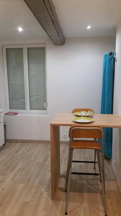 Appartement entier, One-Bedroom Apartment in Béthune, Région de Béthune