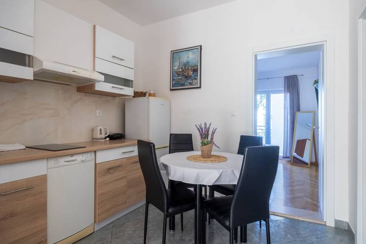 Ferienwohnung für 5 Personen, mit Terrasse in Baska Voda - 4