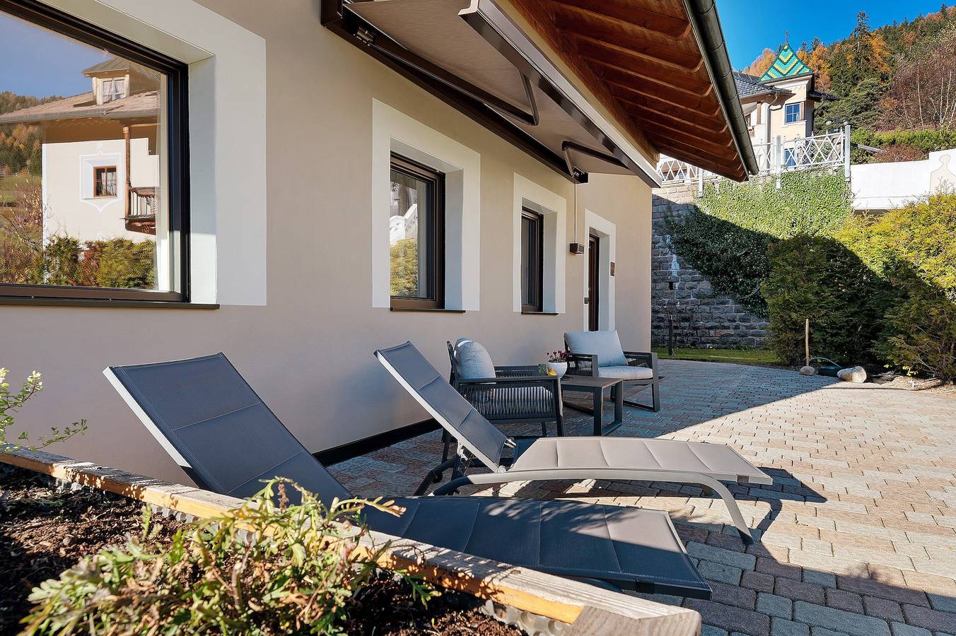 Entire studio, Studio Apartment 'Lara Ruveda 2' with Mountain View, Private Terrace & Wi-Fi in St. Jakob (Sankt Ulrich), Ortisei