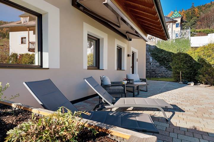 Entire studio, Studio Apartment 'Lara Ruveda 2' with Mountain View, Private Terrace & Wi-Fi in St. Jakob (Sankt Ulrich), Ortisei