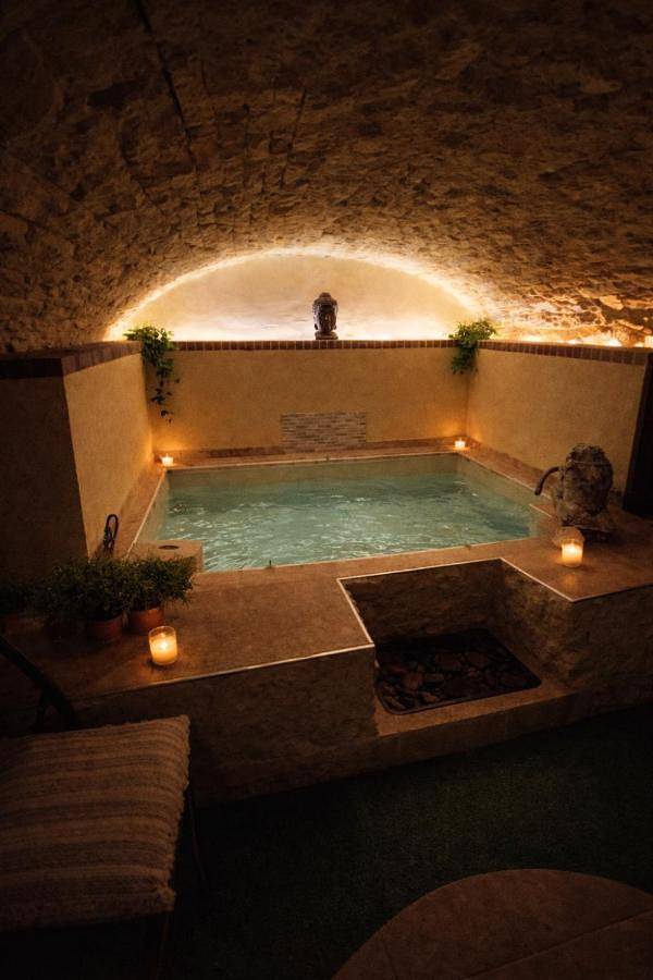 Gîte pour 2 personnes, avec Jacuzzi et Piscine à Villemotier
