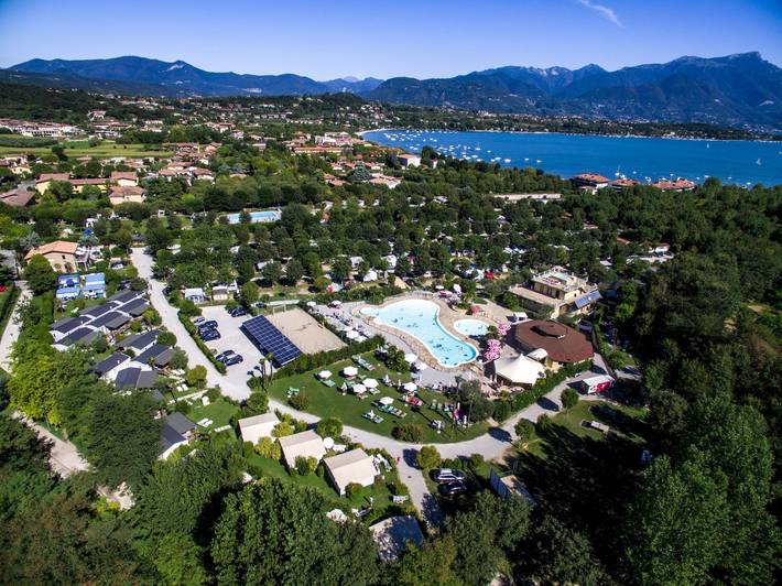 Ferienpark für 5 Personen, mit Whirlpool und Garten sowie Kinderpool und Pool am Gardasee