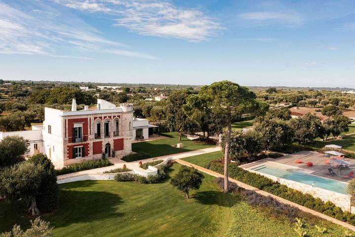 Villa pour 12 personnes, avec Balcon/Terrasse ainsi que Jardin et Piscine à Polignano a Mare