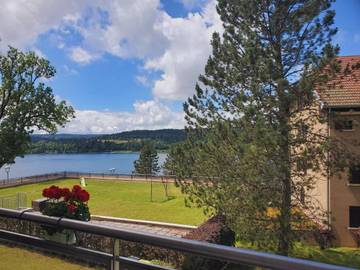 Ferienwohnung für 8 Personen, mit Balkon und Seeblick sowie Ausblick, mit Haustier in Franche-Comté