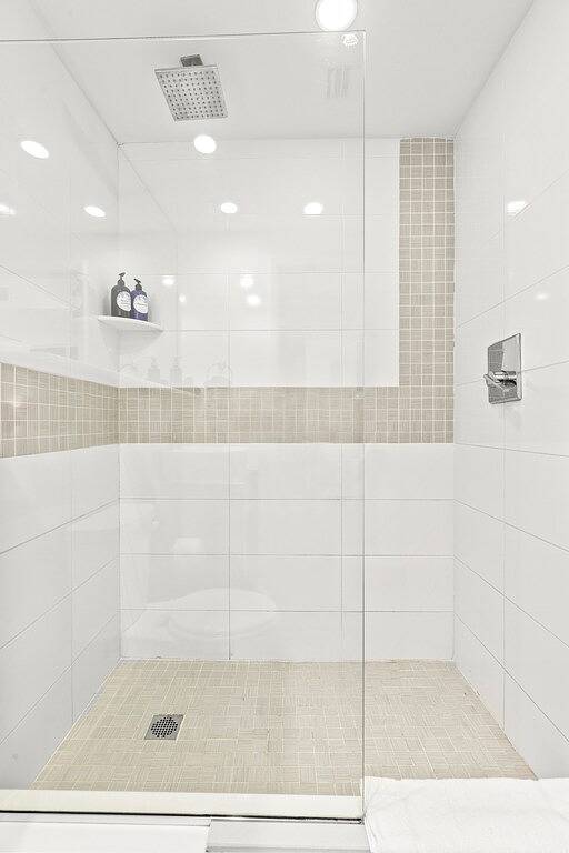 New Listing! Belleza Miami Beach Premium 1Br Sleeps 5 in South Beach, Miami Beach