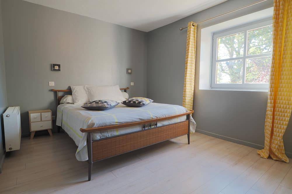 Maison de campagne 8 personnes tout confort,grande piscine in Saint-Chamassy, Périgord