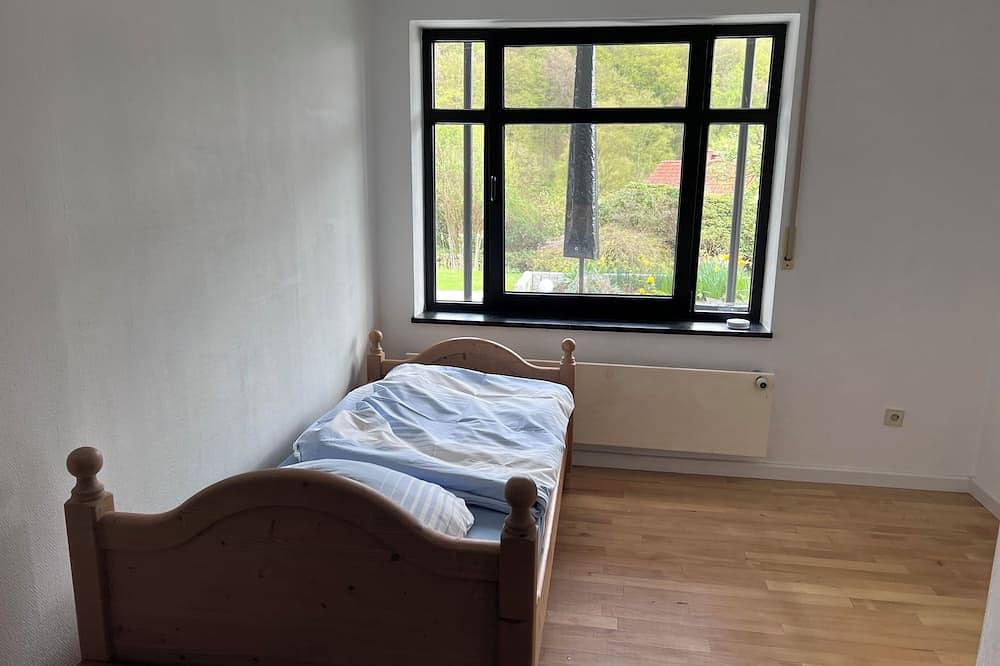 Helles Designhaus mit Talblick und Glasfaser, Freibad 300m, 4km zur A2/Rehren in Hessisch Oldendorf, Weserbergland