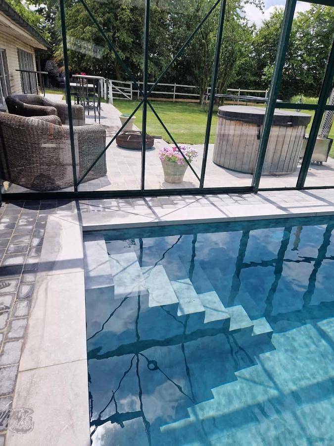 Maison de vacances pour 10 personnes, avec terrasse et piscine ainsi que jardin et jacuzzi à Beernem