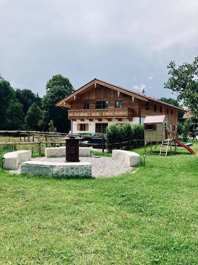 Gîte pour 7 personnes, avec vue et jardin à Irschenberg