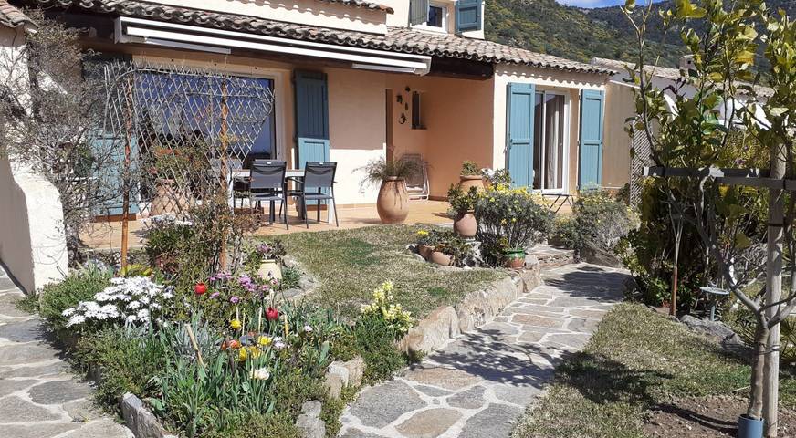 Gîte pour 6 personnes, avec terrasse et jardin - 1