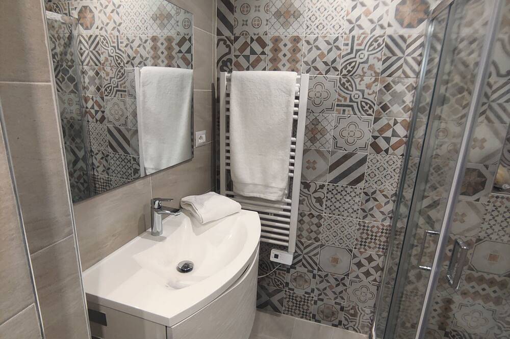 Ganze Wohnung, \"Maison Viola\"<br>Stunning three-room newly renovated apartment 2 steps from Monaco in Beausoleil, Nizza und Umgebung