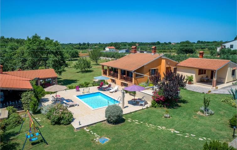 Casa vacanza per 8 persone, con giardino e panorama nonché piscina e terrazza - 1