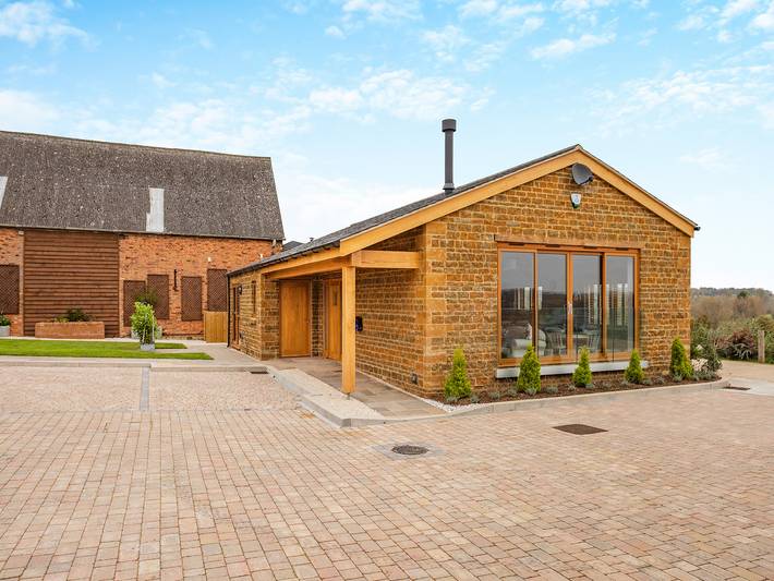 Log cabin for 4 people, with garden, with pets in Northamptonshire