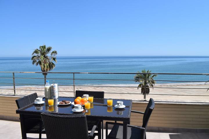 Apartment for 4 people, with Ocean view and Terrace as well as Garden and Pool in Dénia