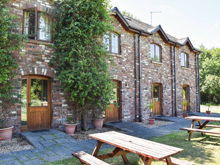 Cottage for 6 people, with garden in Gower