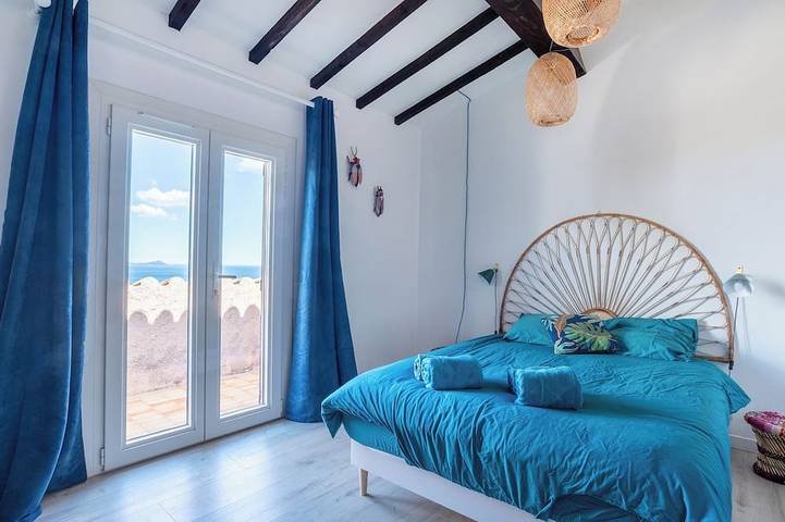 Beautiful villa private heated pool, view bay st Raphael, 4 people, 4 stars in Saint-Aygulf, Frejus