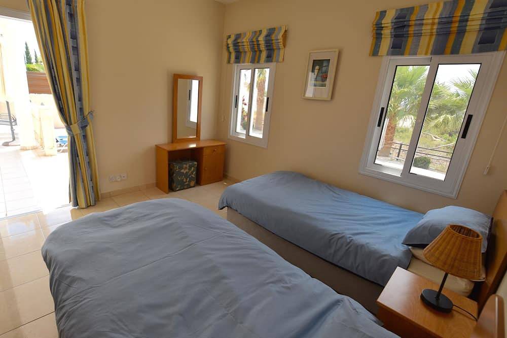 Perfekte Lage, nach Süden ausgerichteter privater Pool, Klimaanlage, Tv & Wifi. in Peyia, Südzypern